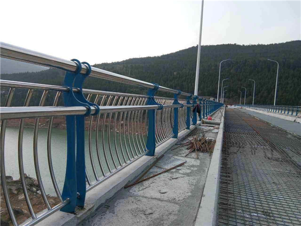 文山不锈钢桥梁护栏的特点及其在桥梁安全中的重要作用