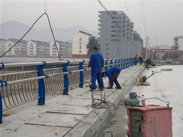 文山不锈钢复合管护栏常见问题及解决方案